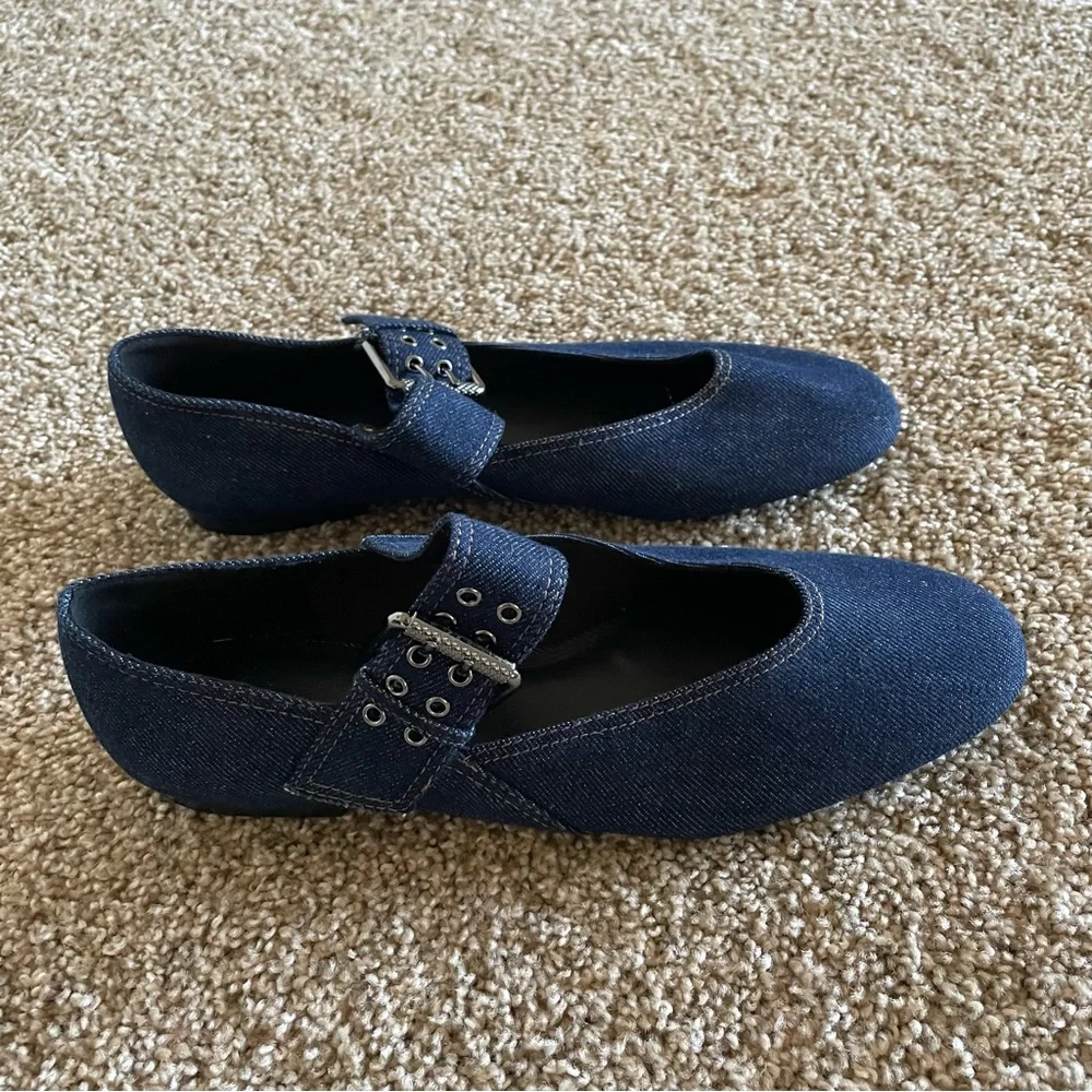 Zara Mary Jane Denim Flats Women’s 10 Blue Dark Wash
Minimalist Chic Everyday - Picture 4 of 16